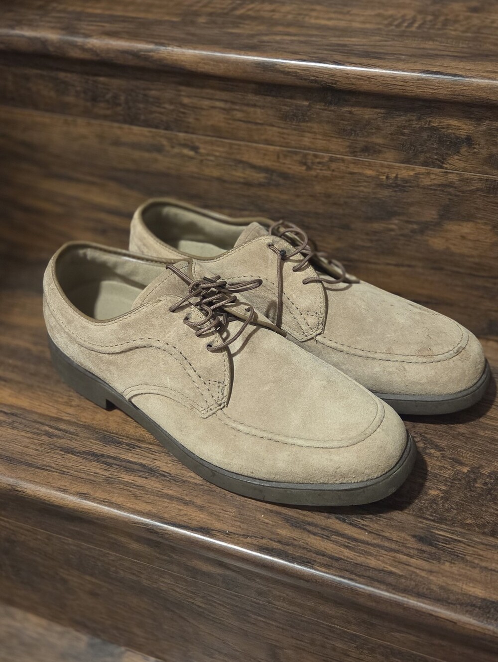 Mens beige Hush Puppies suede shoes Size 10.